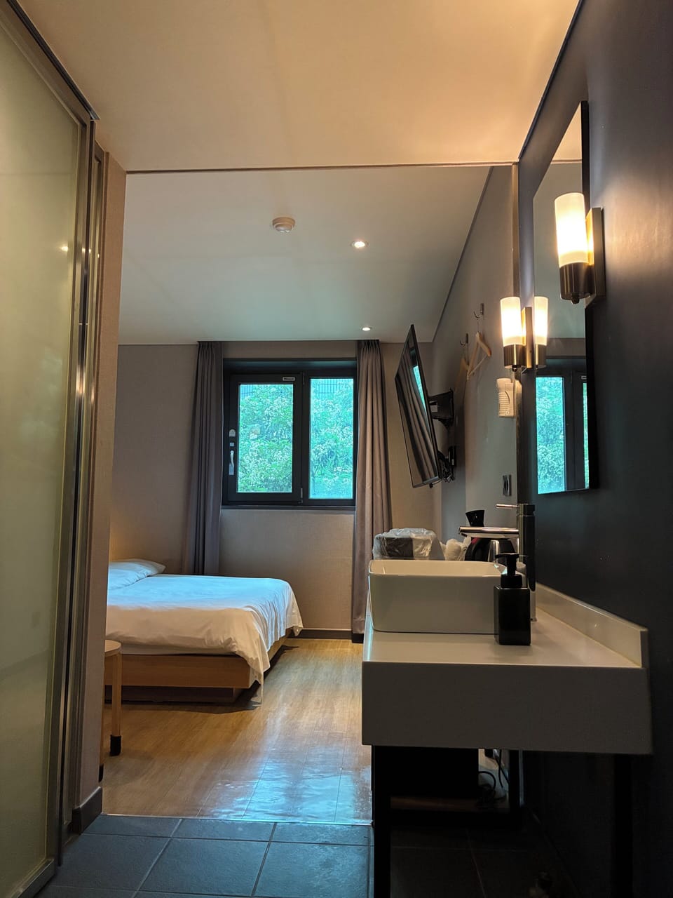 Classic Double Room, Non Smoking, City View | Desk, WiFi (free), bed sheets