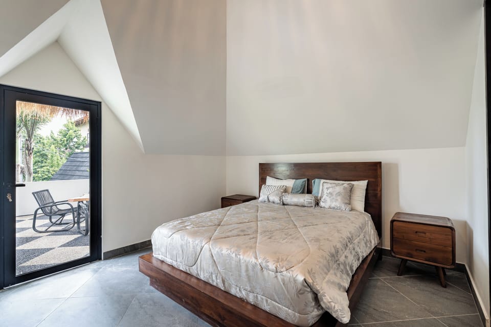 Luxury Villa, Balcony, Garden View | Premium bedding, cribs/infant beds, free WiFi, bed sheets