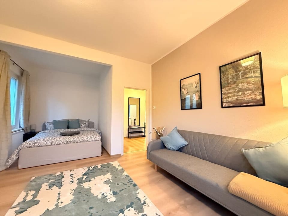 Schlafzimmer mit Komfortbett - tief und entspannt schlafen