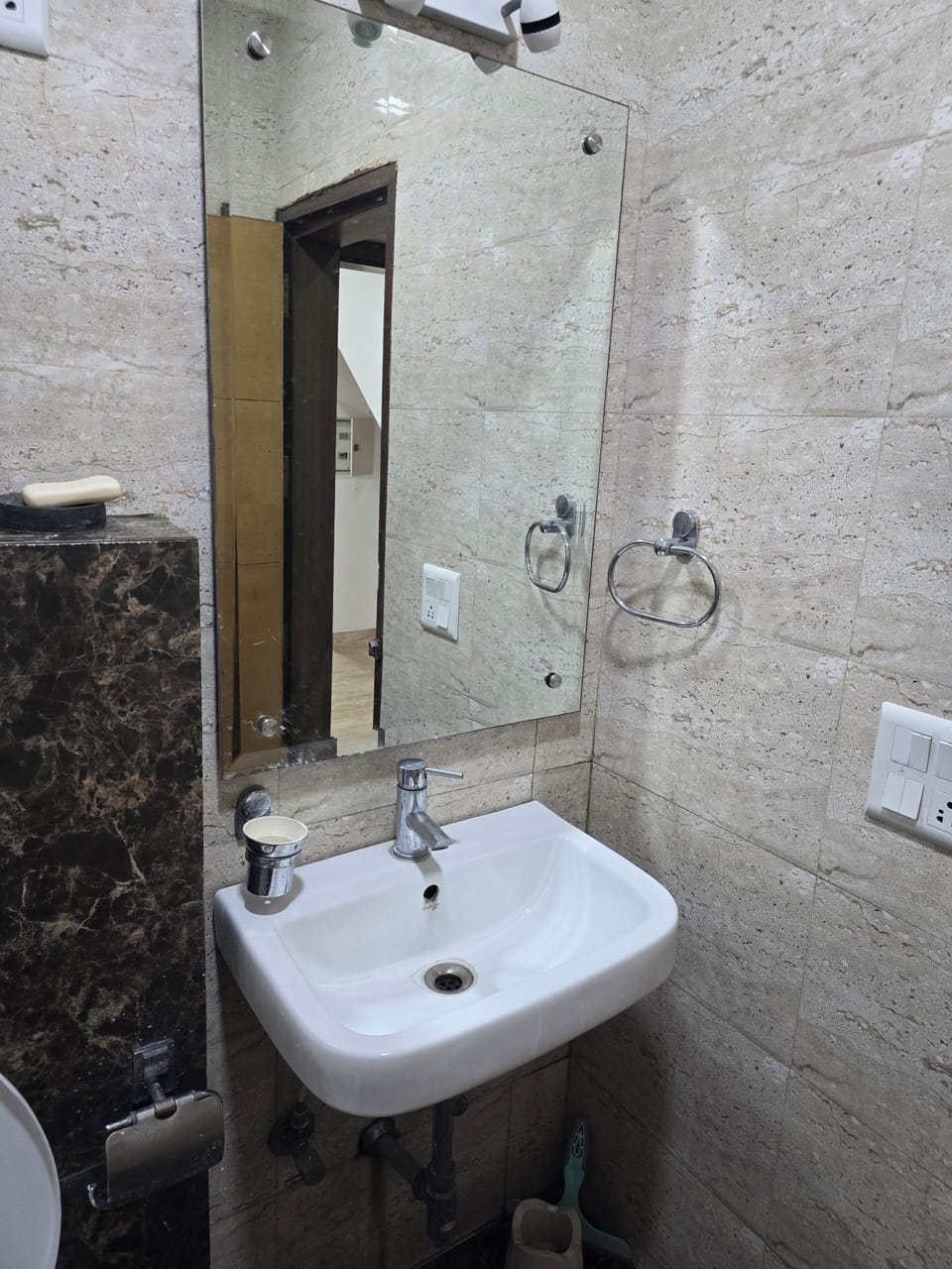 Deluxe Double Room | Bathroom | Free toiletries, towels, soap, shampoo