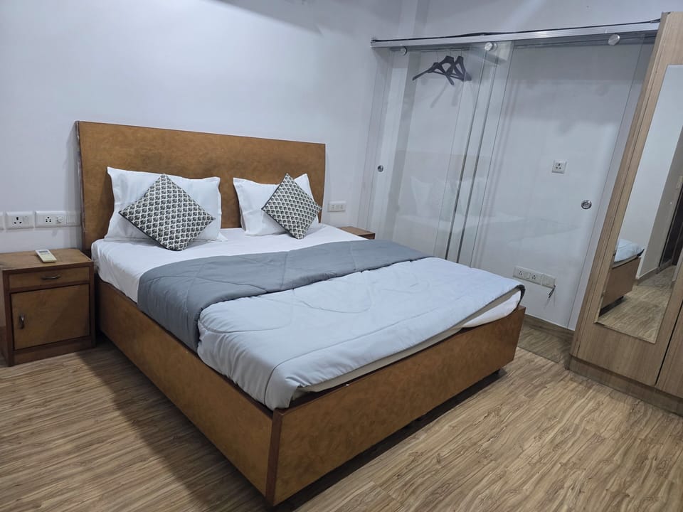 Deluxe Double Room | Desk, laptop workspace, WiFi (free)