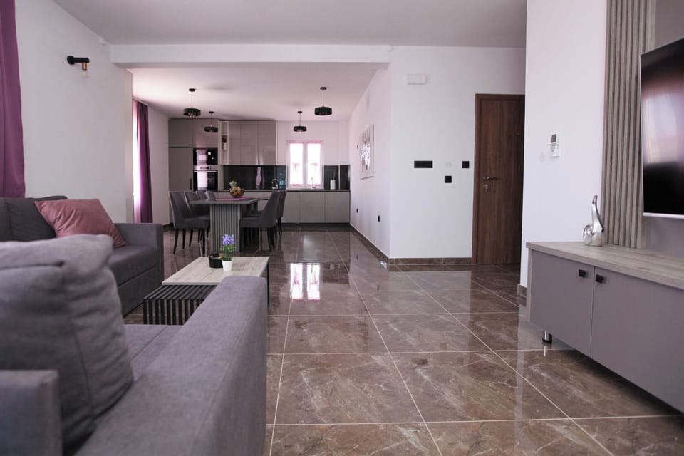 Deluxe Apartment, 3 Bedrooms, Air conditioning, Sea View | Living area