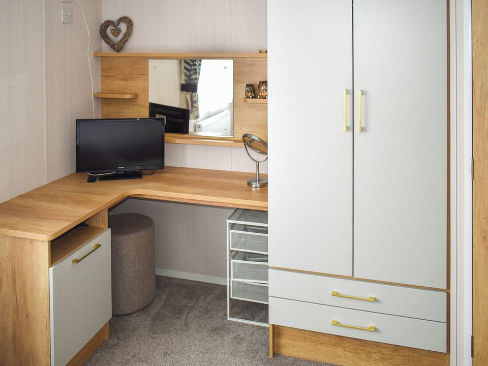 Double bedroom | Grand Coastal Retreats - Apple Grove 110 - Grand Coastal retreats, Exmouth