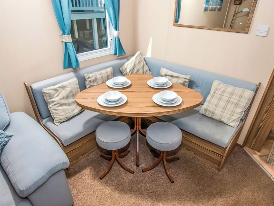 Dining Area | Elms 126 - Grand Coastal Retreats, Exmouth