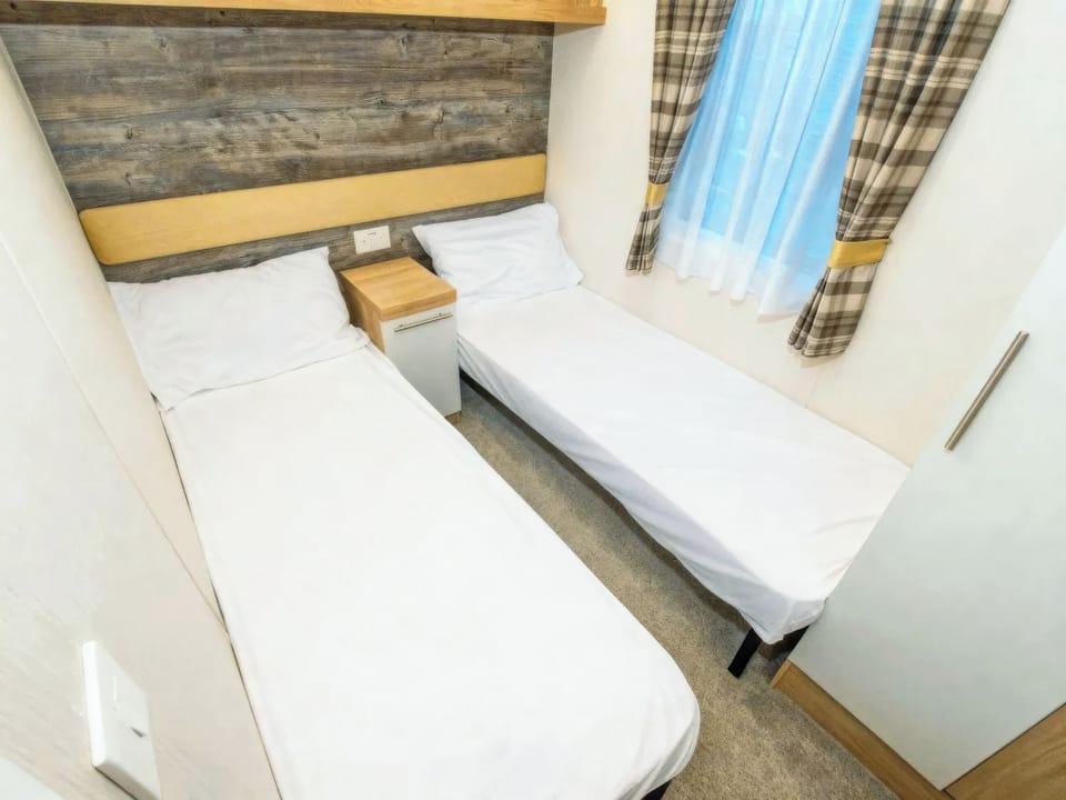 Twin bedroom | Cherry Park 36 - Grand Coastal Retreats, Exmouth
