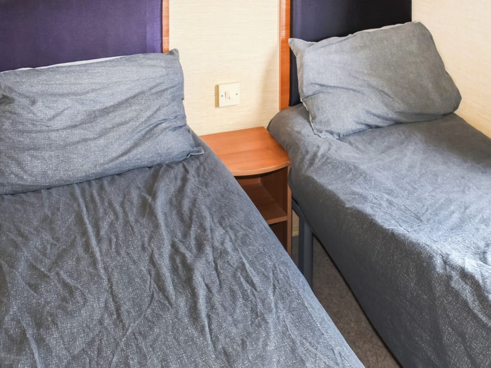 Twin bedroom | Lyme View 5 - Grand Coastal Retreats, Exmouth