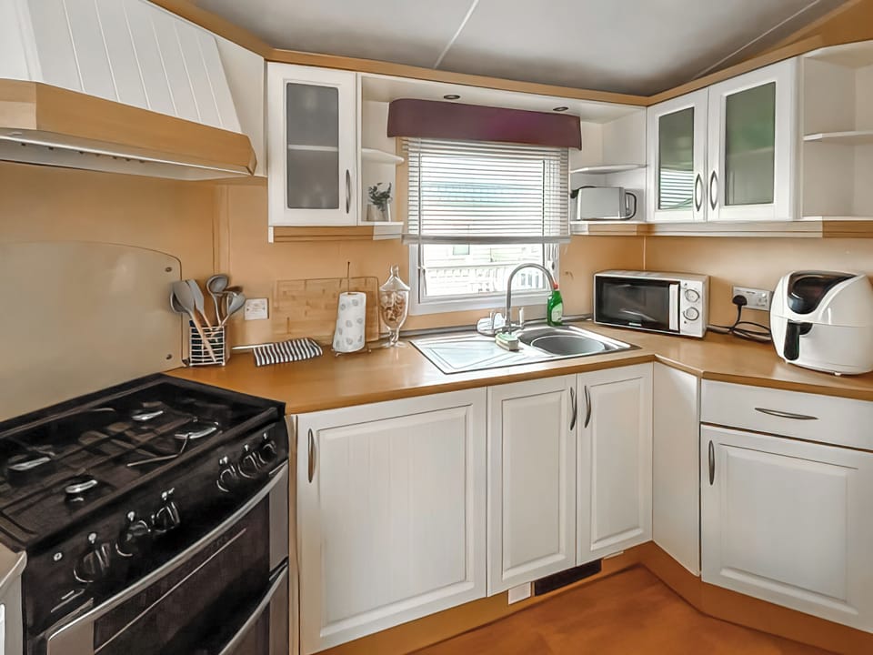 Kitchen | 46 Golden Sands - Golden Sands, Towyn