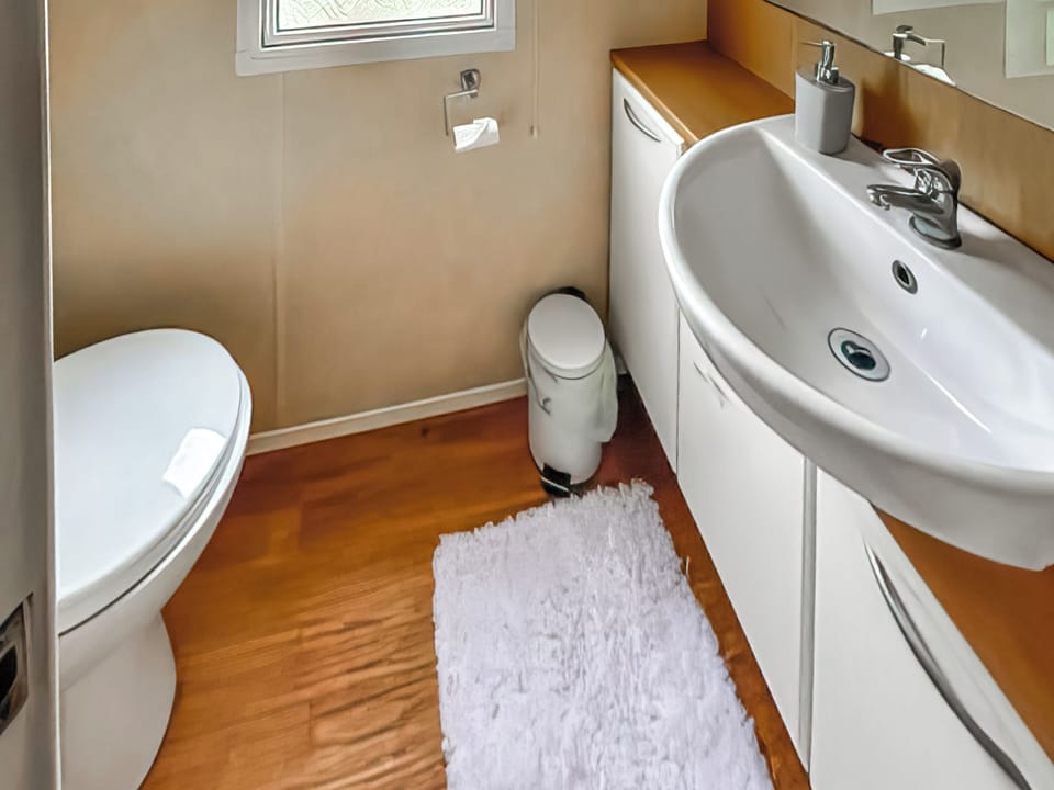 Bathroom | 46 Golden Sands - Golden Sands, Towyn