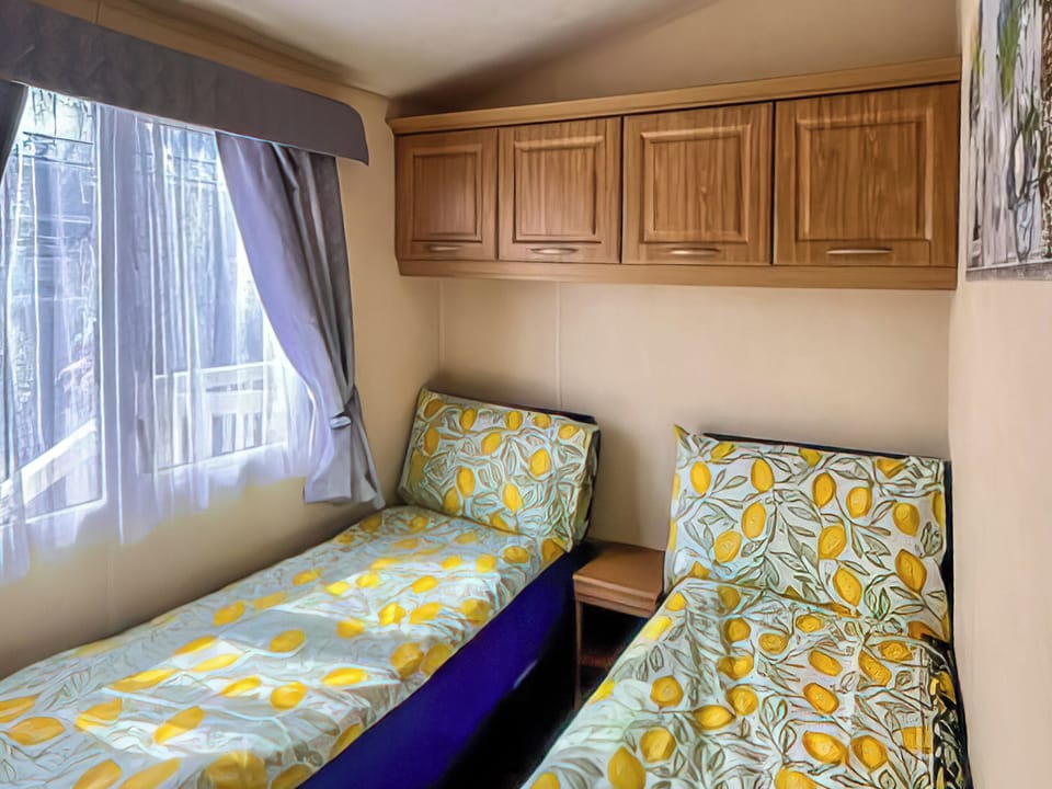 Twin bedroom | 46 Golden Sands - Golden Sands, Towyn