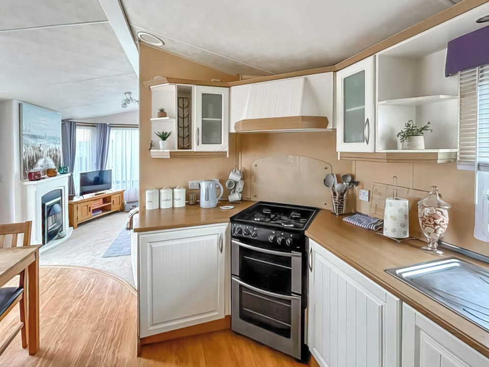 Kitchen | 46 Golden Sands - Golden Sands, Towyn