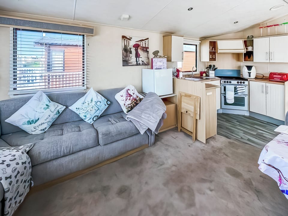 Open plan living space | 42 Golden Sands - Golden Sands, Towyn