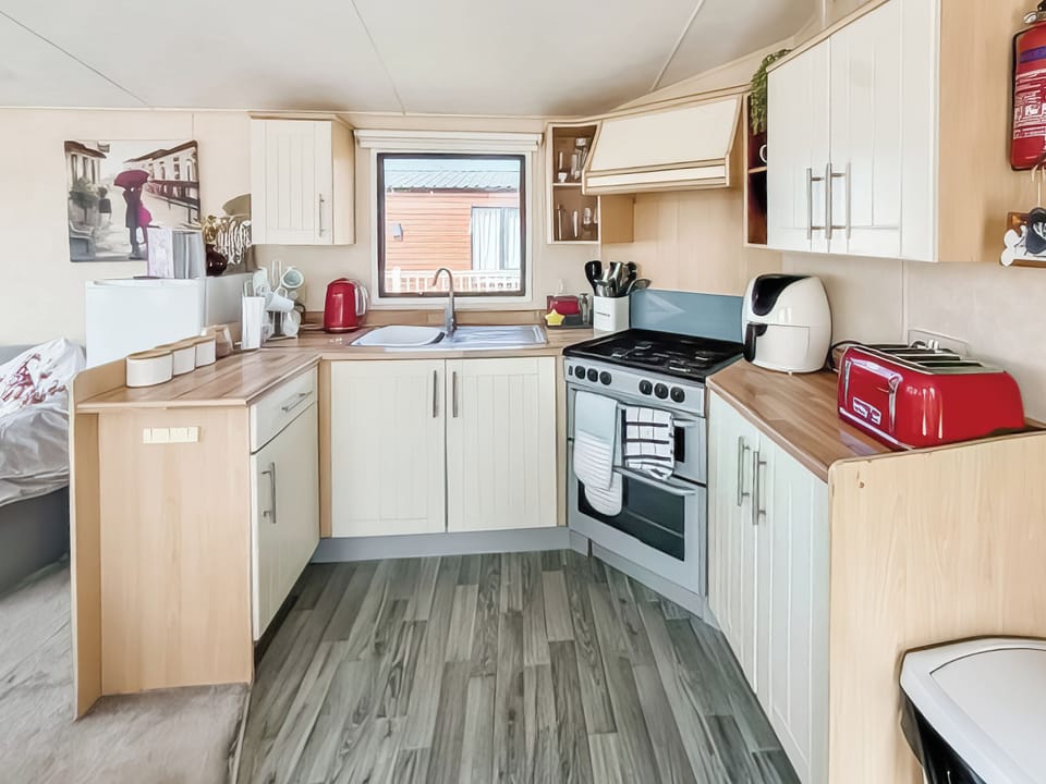 Open plan living space | 42 Golden Sands - Golden Sands, Towyn