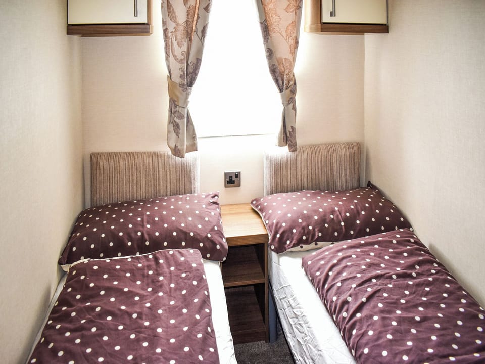 Twin bedroom | Hawks View 17 - Grand Coastal Retreats, Exmouth