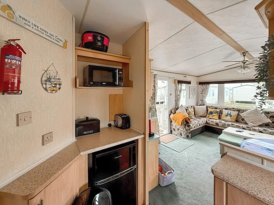Kitchen | 67 Golden Sands - Golden Sands, Towyn