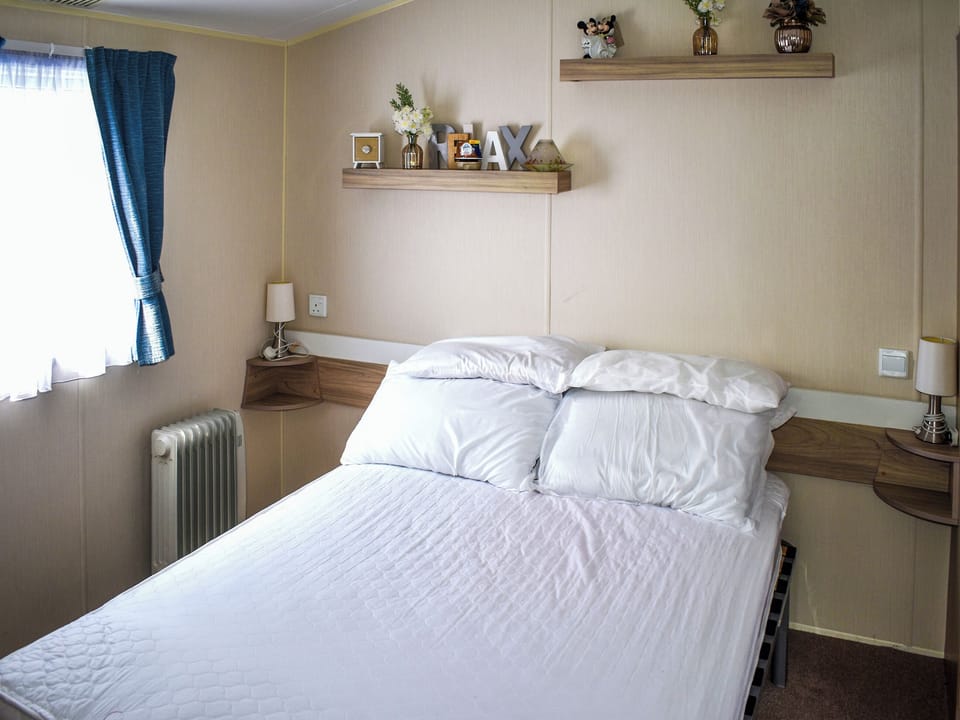 Double bedroom | Karo Place 92 - Grand Coastal Retreats, Exmouth