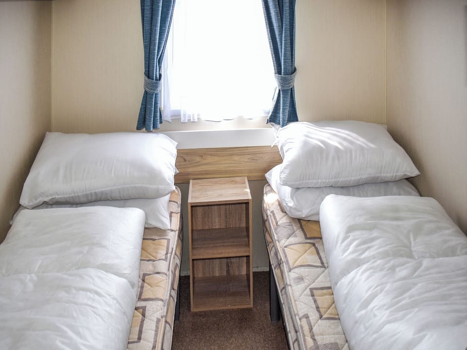 Twin bedroom | Karo Place 92 - Grand Coastal Retreats, Exmouth