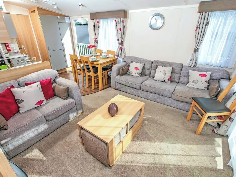 Open plan living space | Tamarisk Way 61 - Grand Coastal retreats, Exmouth