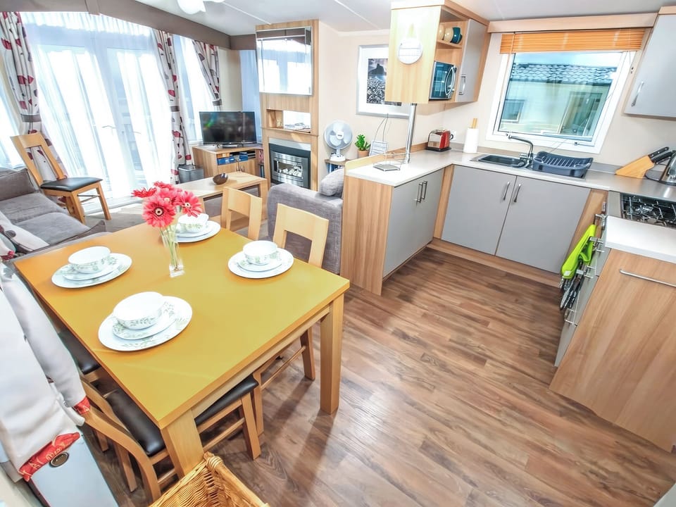 Open plan living space | Tamarisk Way 61 - Grand Coastal retreats, Exmouth
