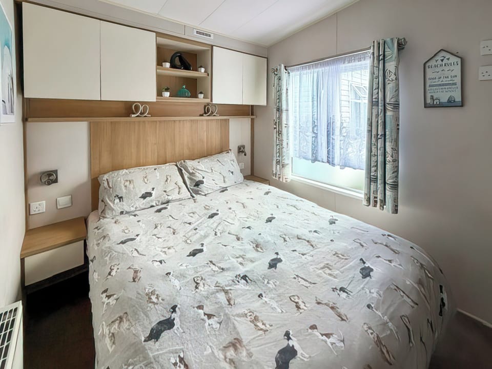 Double bedroom | 53 Winkups, Towyn