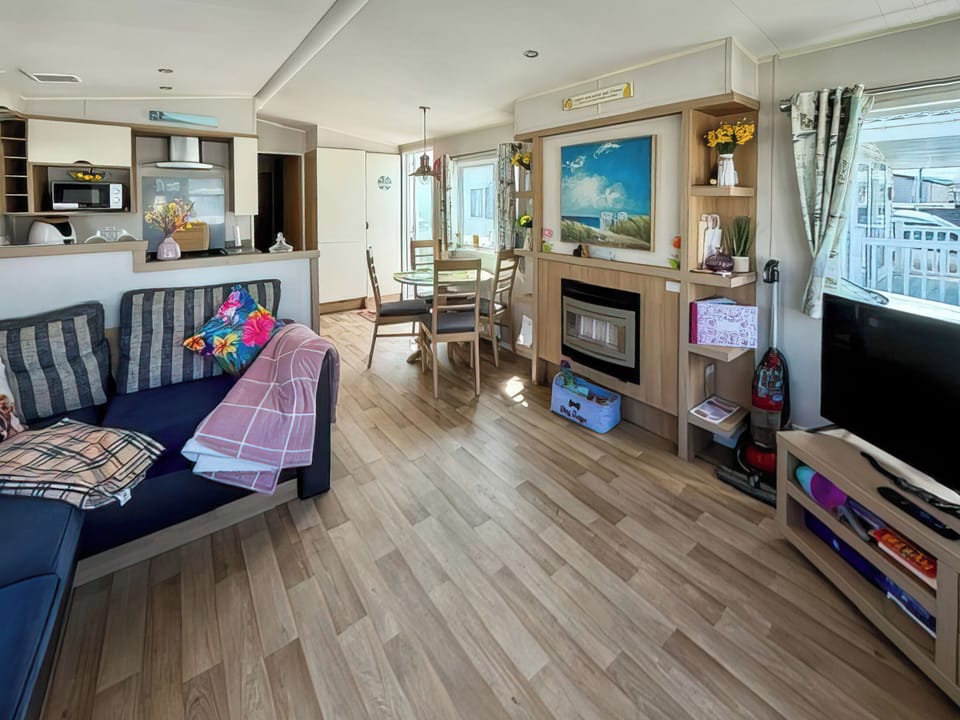 Open plan living space | 53 Winkups, Towyn