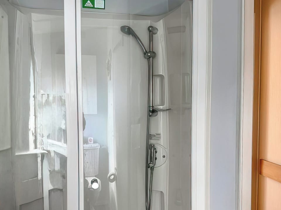 Bathroom | 53 Winkups, Towyn