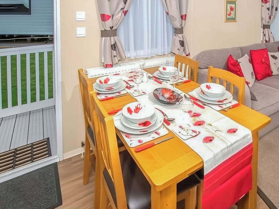 Open plan living space | Hawks View 44 - Grand Coastal Retreats, Exmouth