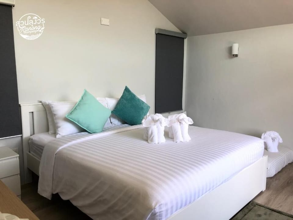 Superior Single Room, Balcony, Hill View | Desk, WiFi (free)