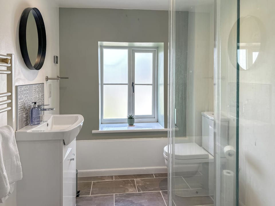 Bathroom | Mawstone Mine Cottage, Youlgrave