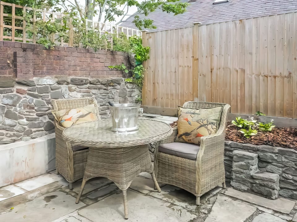 Sitting-out-area | 14 Crown Lane, Conwy