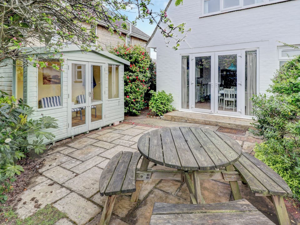 Sitting-out-area | Bembridge Coastal Escape, Bembridge