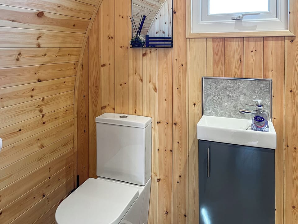 Bathroom | Birch - Graffitoe Farm, Humanby, near Filey