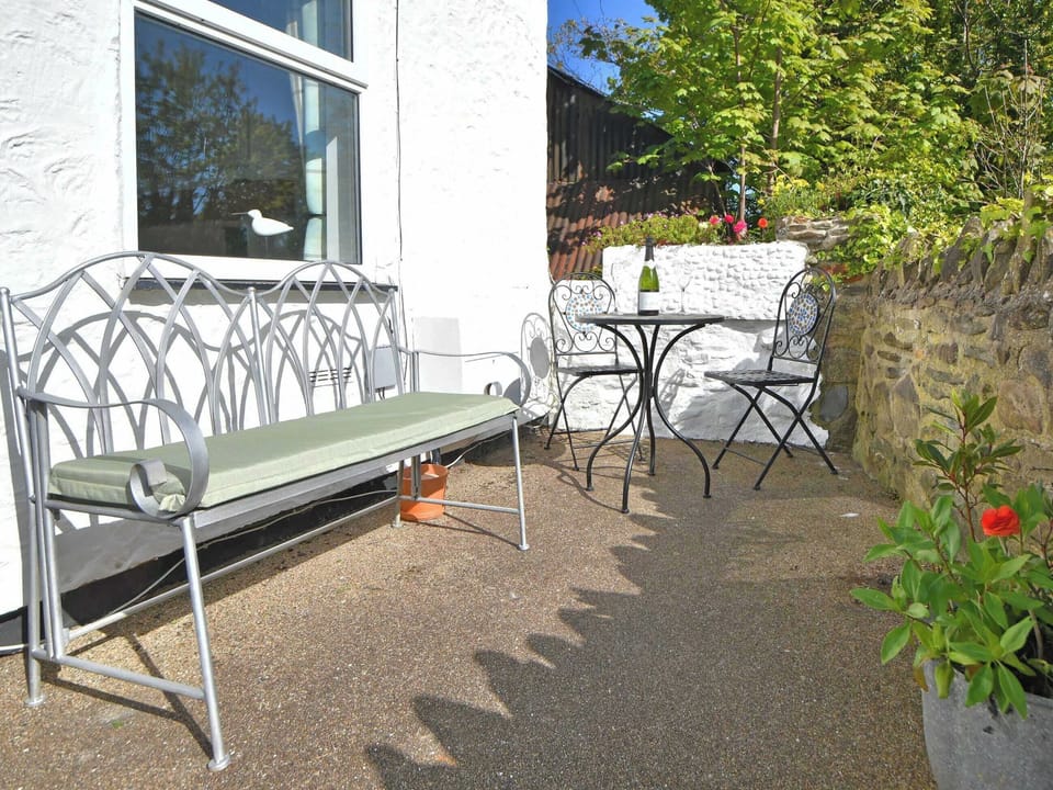 Sitting-out-area | 2 Railway View, Conwy Town