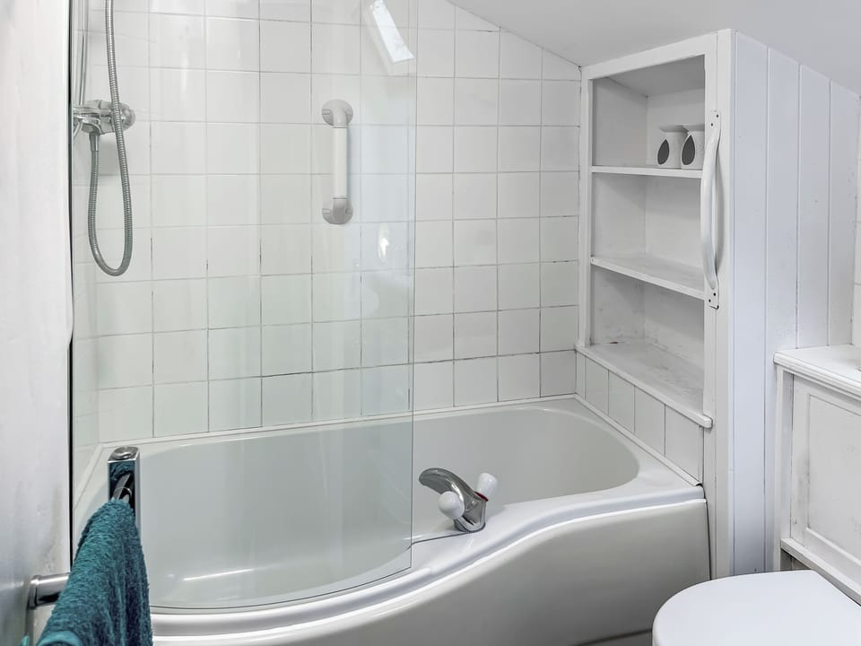 Bathroom | Glan Aber, Llaneilian, near Amlwch