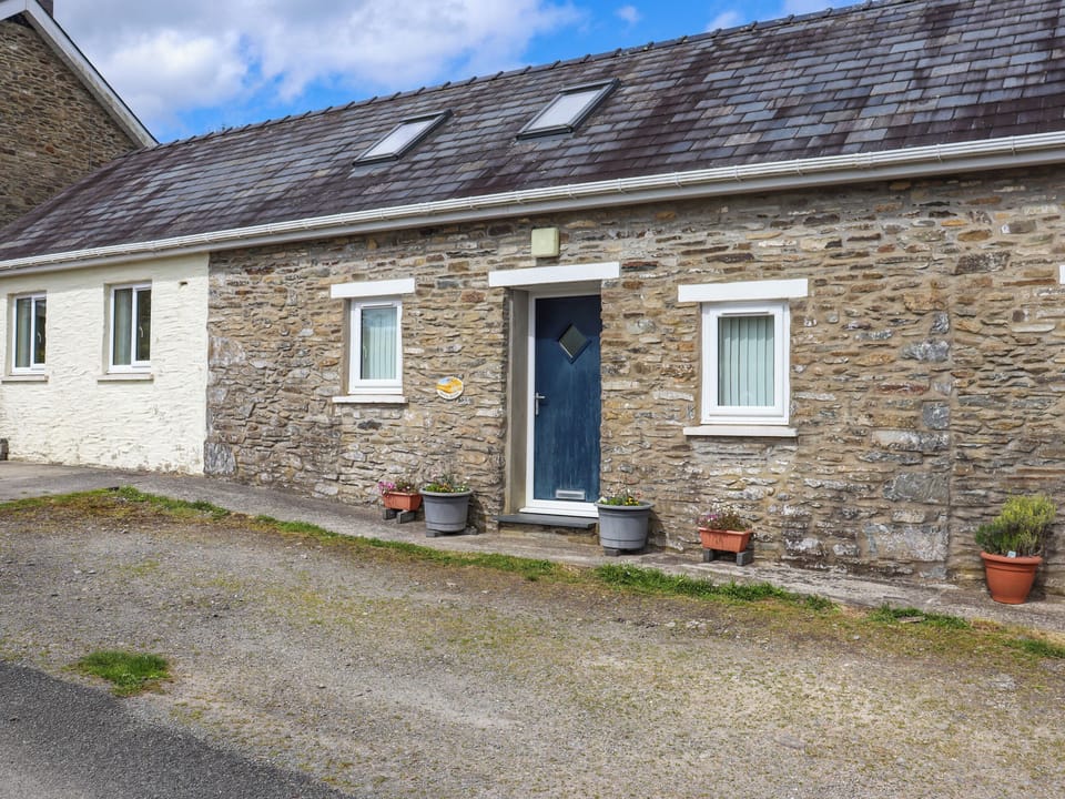 Exterior | Hen Bryn Bedw, Llandello