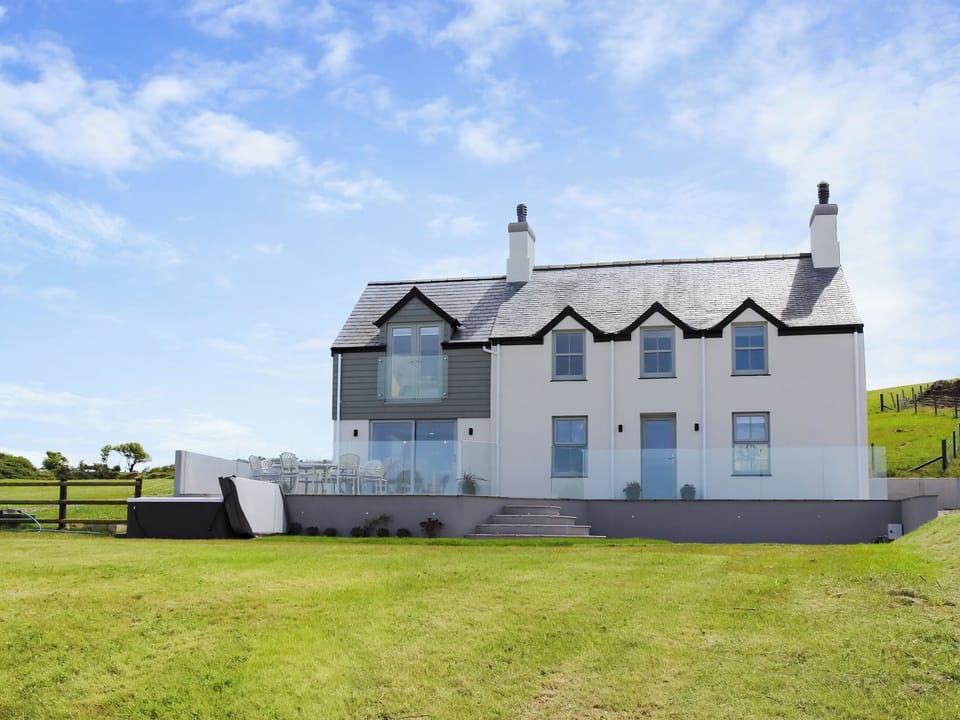 Exterior | Gilfach, Rhoshirwaen