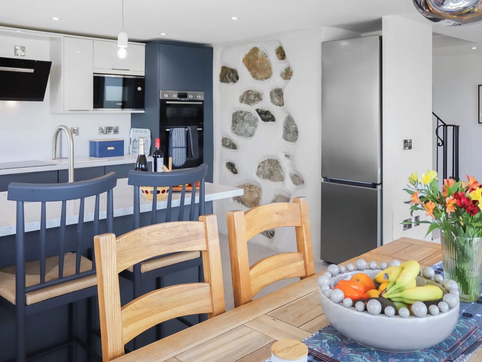 Kitchen area | Gilfach, Rhoshirwaen