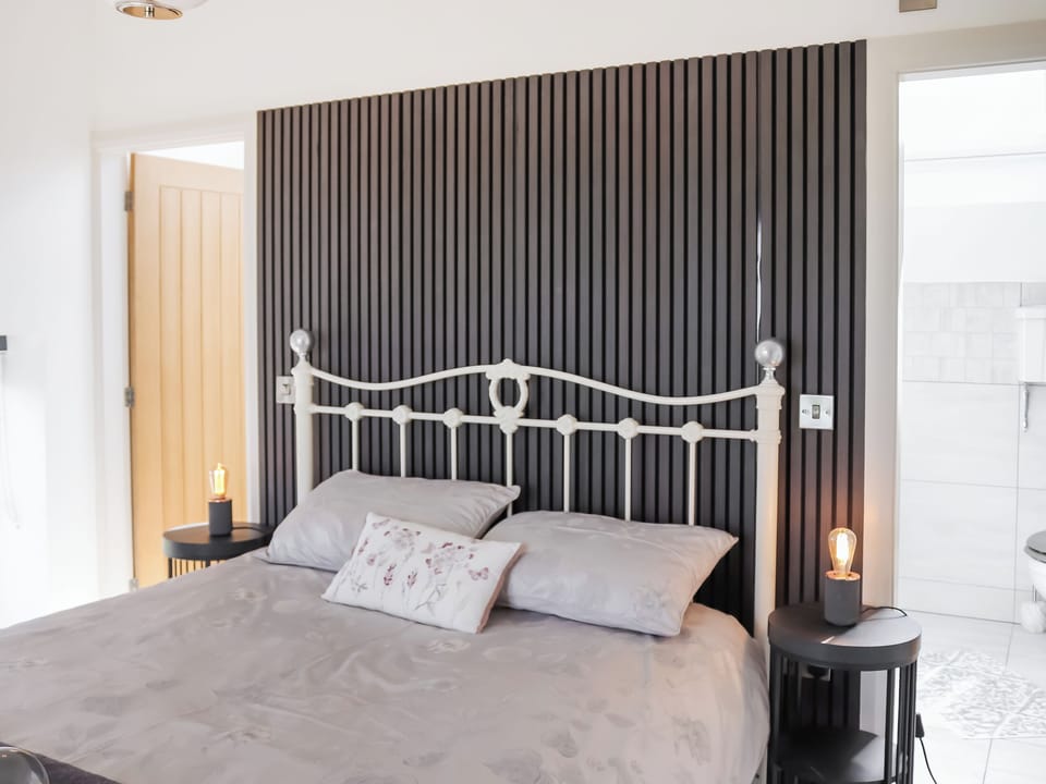 Double bedroom | Gilfach, Rhoshirwaen