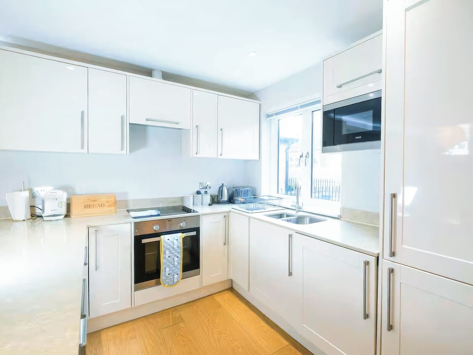 Kitchen area | Old School Mews - The Fishermens Cottages, Broadstairs