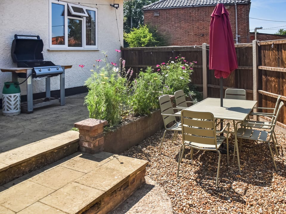 Patio | The White One in the Middle, Thurton