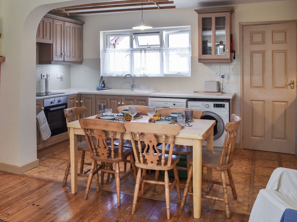 Open plan living space | The White One in the Middle, Thurton