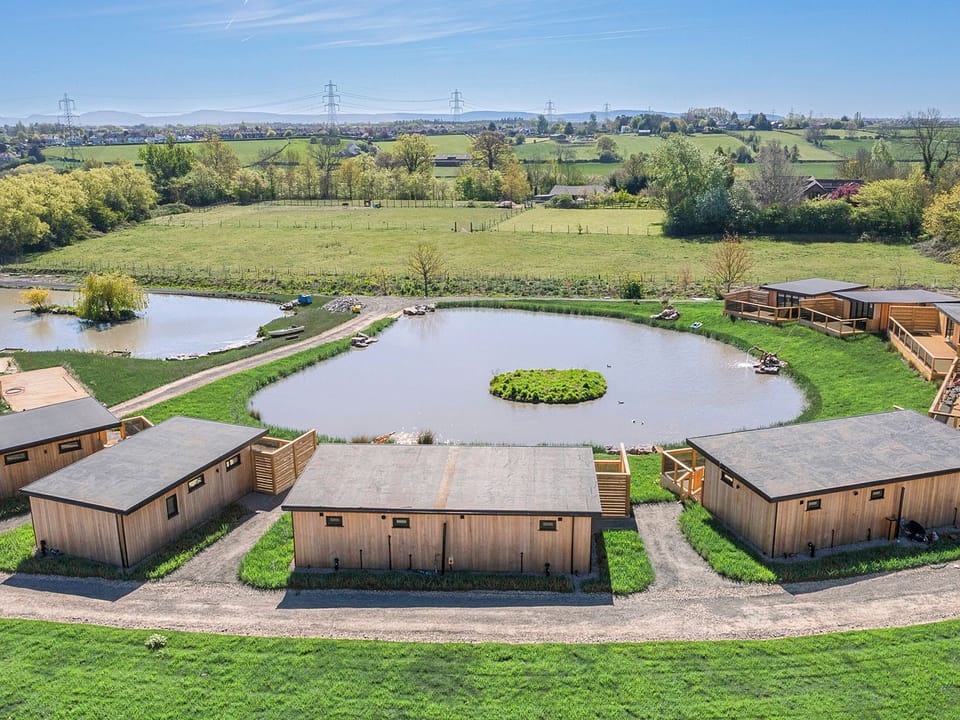 Setting | Hummingbird Lodge - Holmewood Lakes, Yarm