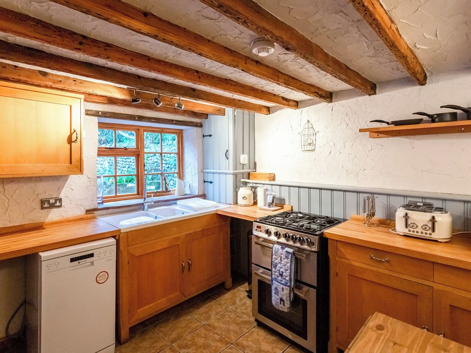 Kitchen | Bay Cottage - The Fishermens Cottages, Broadstairs