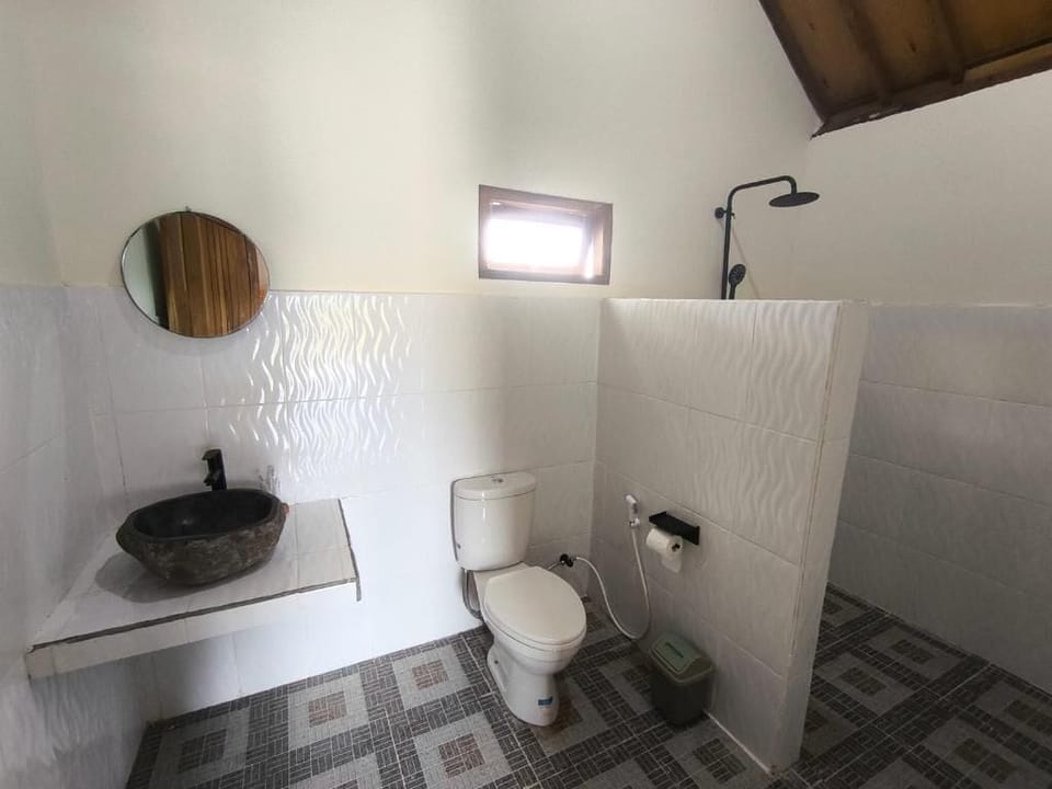 Shower, free toiletries, towels, soap