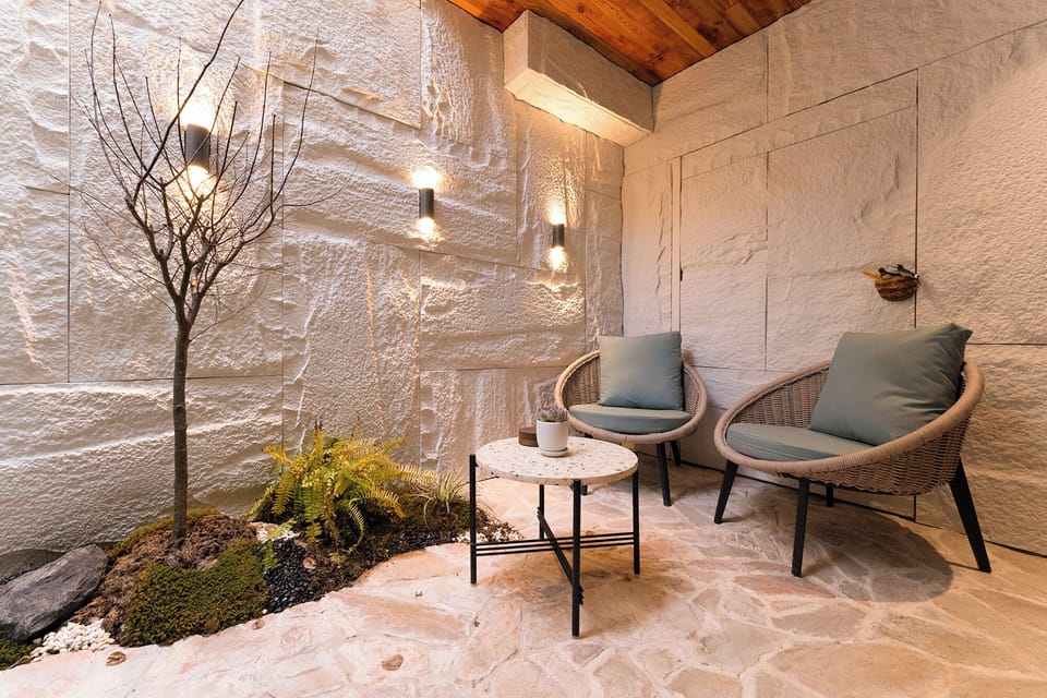 Basic Double Room | Courtyard view