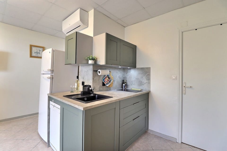Classic Studio, Partial Sea View | Private kitchen | Espresso maker, coffee/tea maker, electric kettle