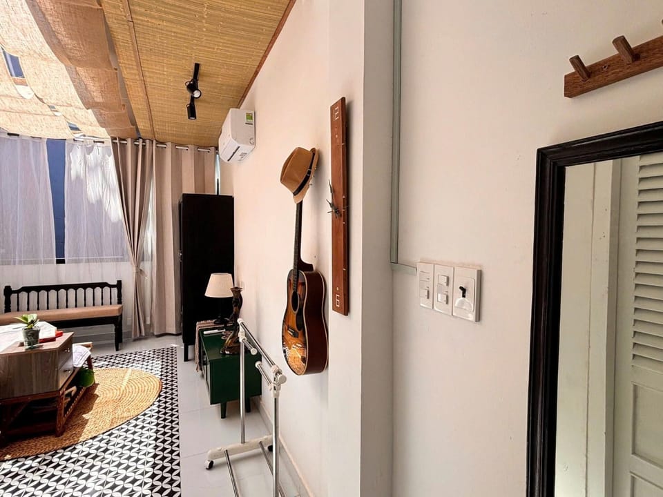 Studio | Desk, blackout drapes, iron/ironing board, free WiFi