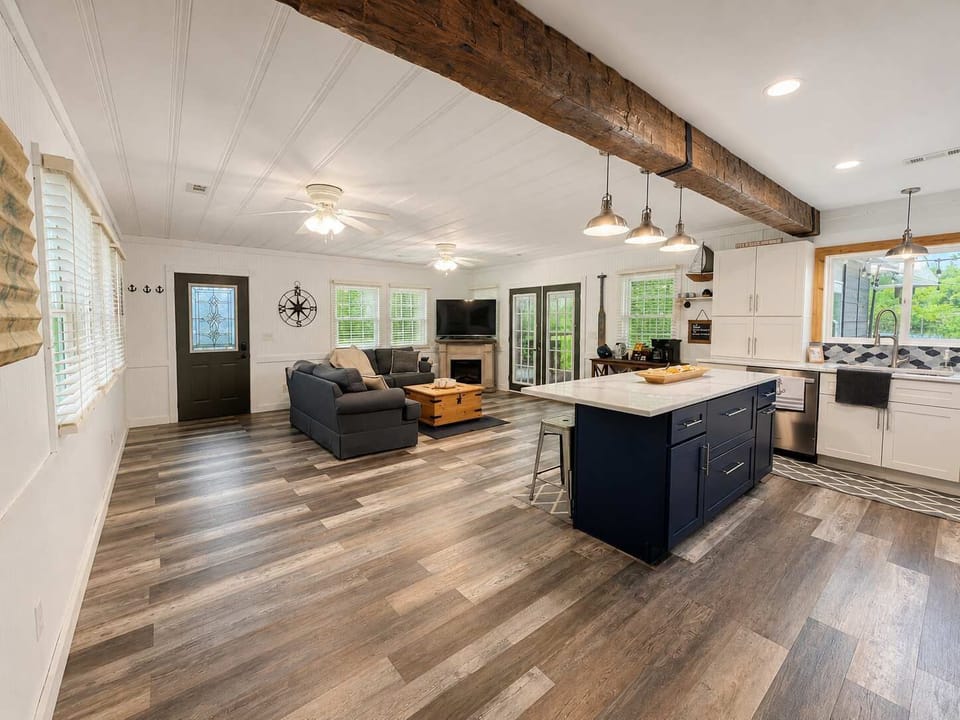 The airy, open kitchen is well equipped for an unforgettable getaway​