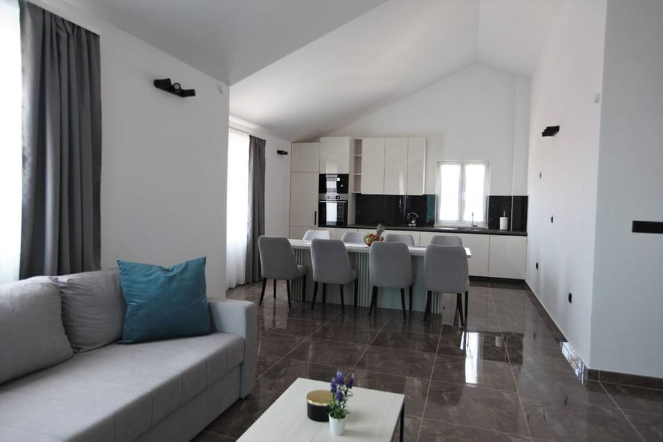 Luxury Apartment, 3 Bedrooms, Air conditioning, Sea View | Living area