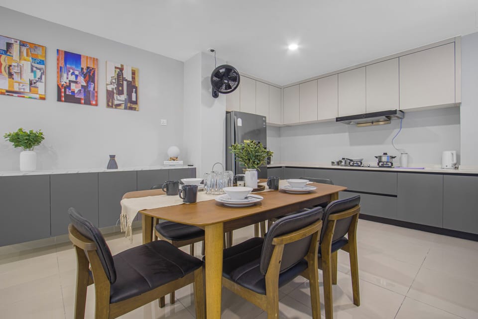 Apartment, City View | Dining