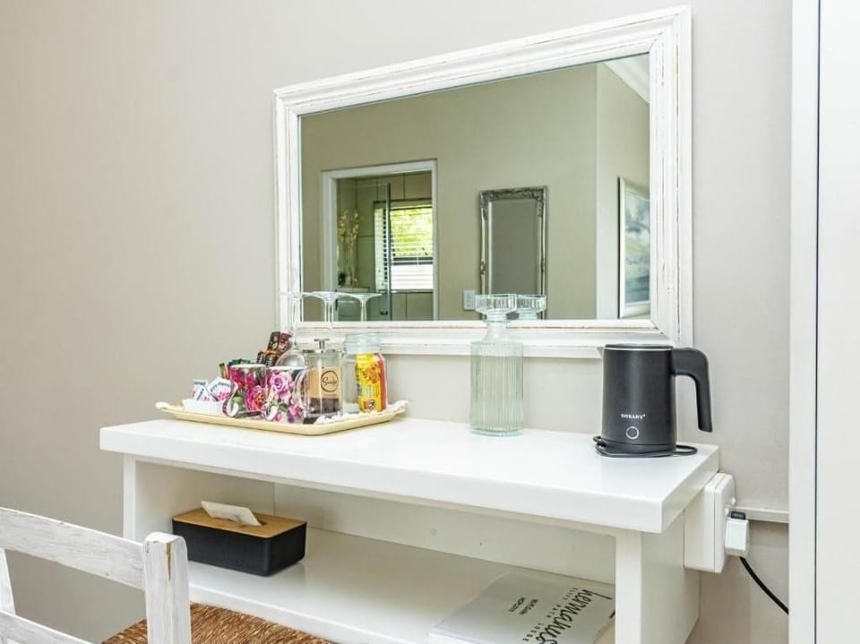Luxury Double Room, Patio | Interior
